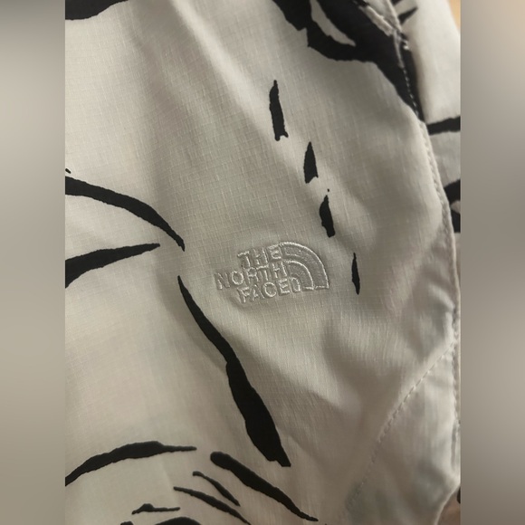 The North Face Women's Outdoor Activity Hiking Fox Short, White Dune,Large,EUC! - Picture 5 of 7